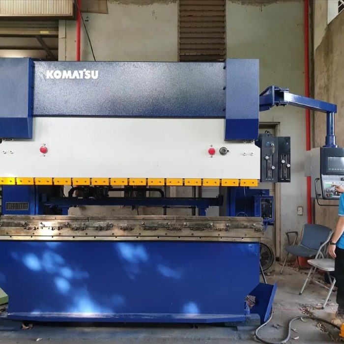 MÁY CHẤN KOMATSU PHS-110 x 225